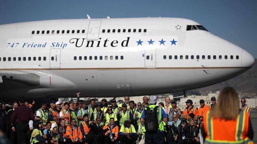Boeing 747 takes last US commercial flight