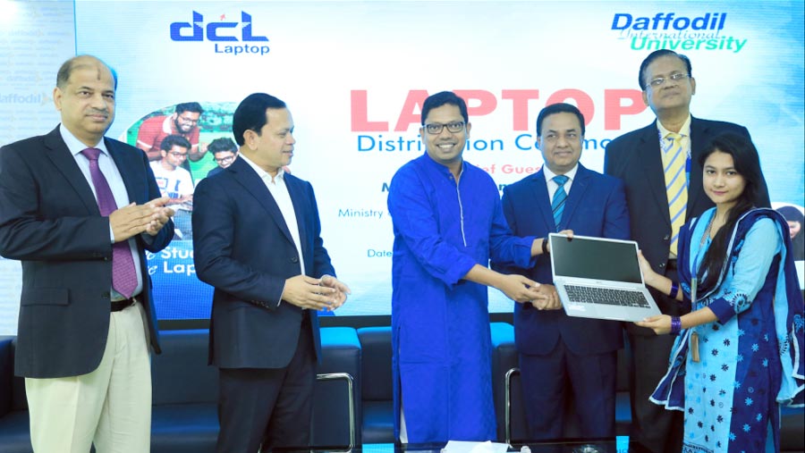 2200 students receive free DCL laptop