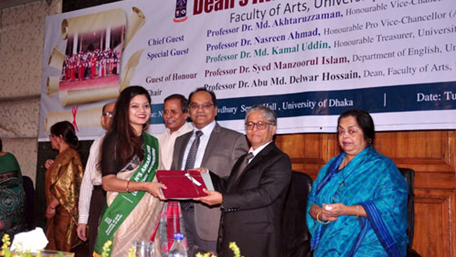 129 DU students get Dean's Award