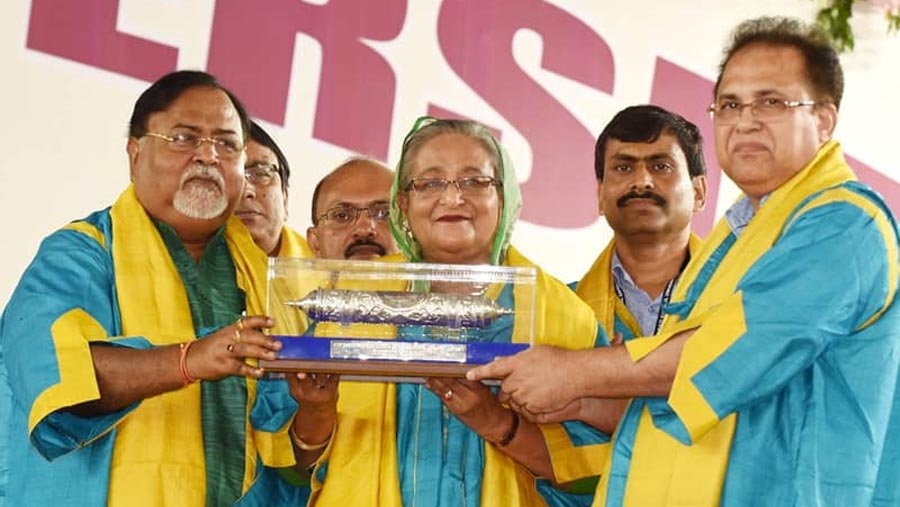 Hasina receives D. Litt from Kazi Nazrul University