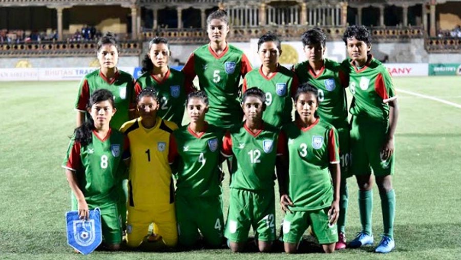 Bangladesh women to play India in final