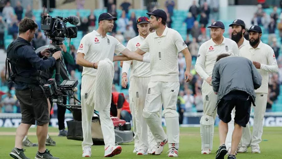 England clinch Test series 4-1