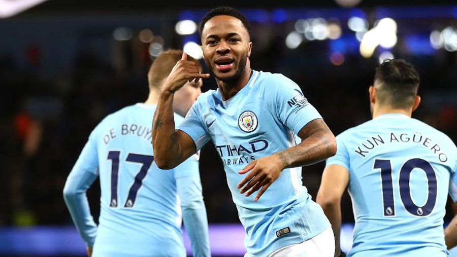 Sterling signs new Man City contract