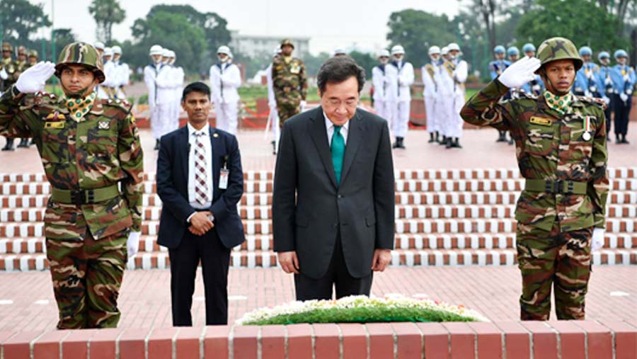 Korean PM pays tributes to liberation war martyrs