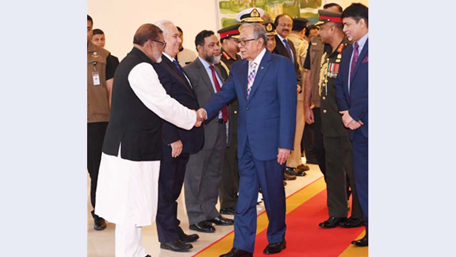 President Hamid off to London for health check-up