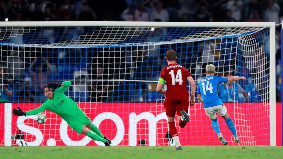 Late goals give Napoli win over Liverpool