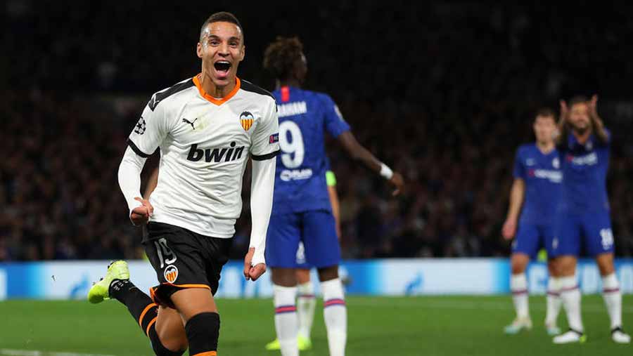 Chelsea lose to Valencia after missed penalty