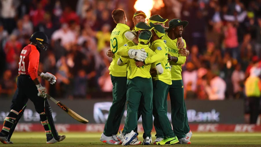 S. Africa beat England by one run in 1st T20