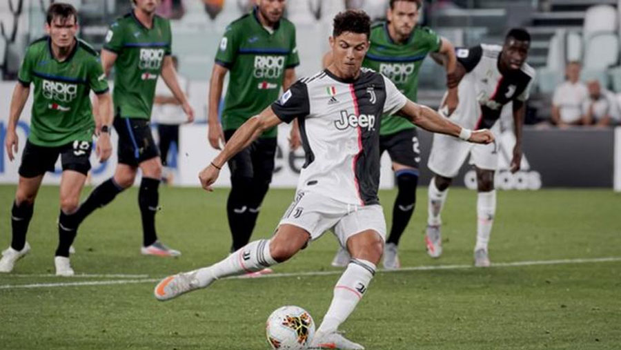 Ronaldo's two penalties rescue Juventus