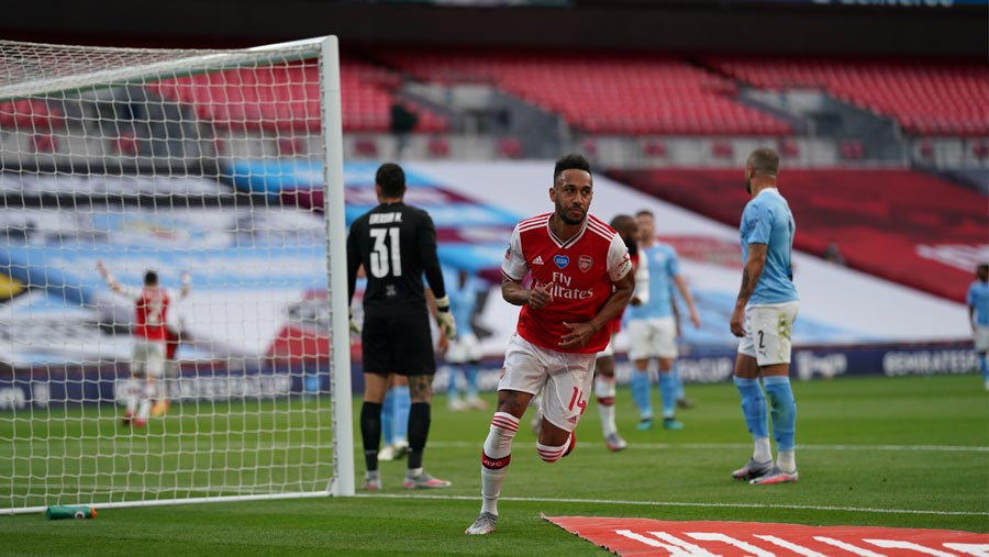 Arsenal shock Man City to reach FA Cup final