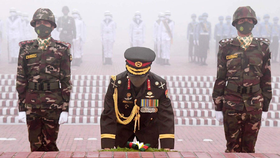 President and PM pay tributes to war heroes on Victory Day