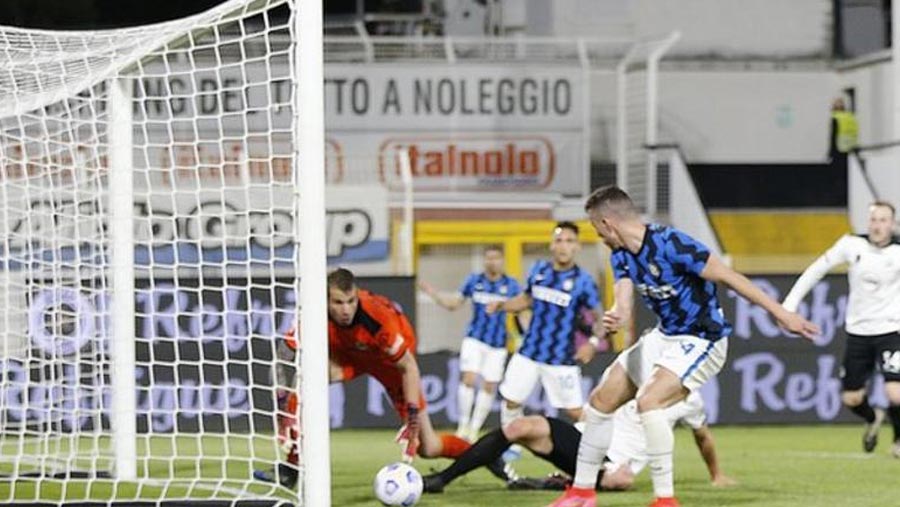 Inter Milan edge closer to Serie A title