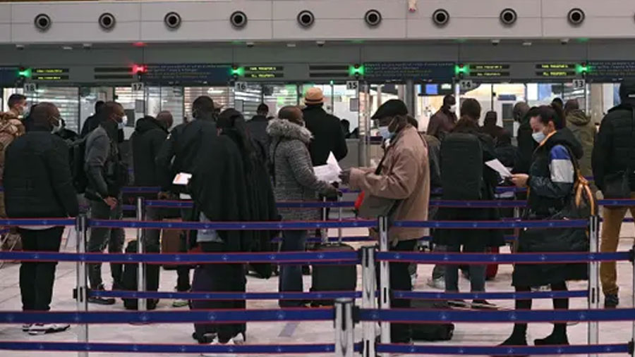 France imposes quarantine on UK travellers