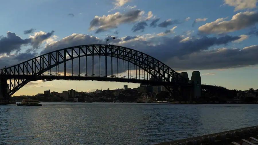 Sydney tightens lockdown