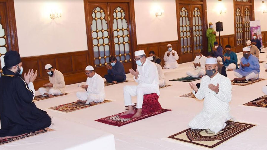 President offers Eid prayers at Bangabhaban