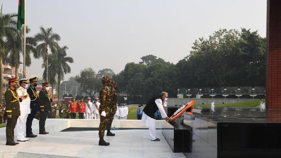 President pays homage to armed forces martyrs