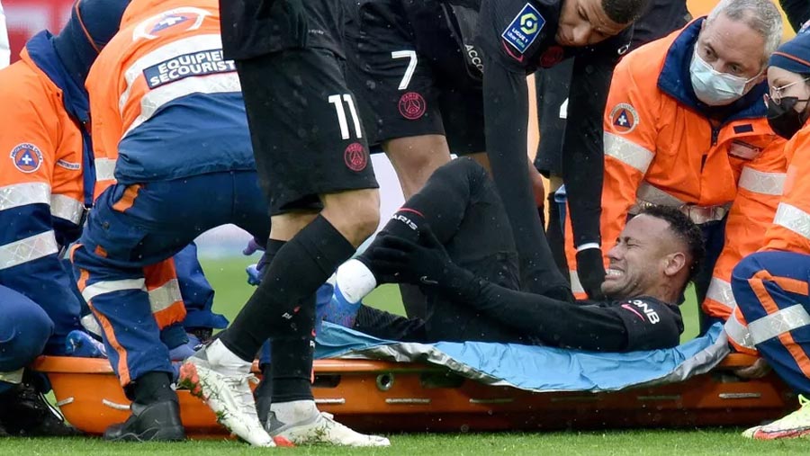 Neymar out for six to eight weeks