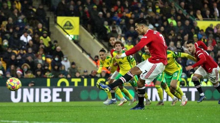 CR7 penalty secures tight win for Man Utd vs. Norwich