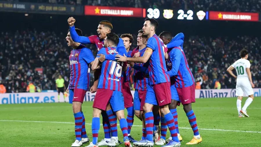 Barca deliver late win over Elche