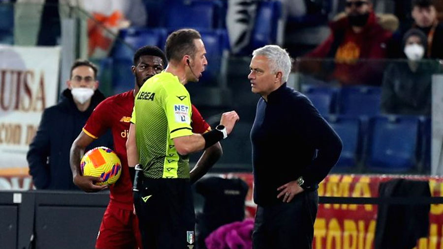 Mourinho suspended for two matches for insulting referee