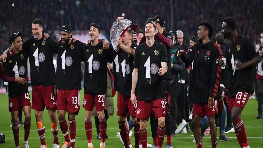 Bayern win 10th straight Bundesliga title