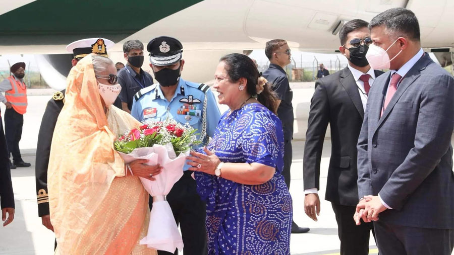 India rolls out red carpet to welcome Bangladesh premier