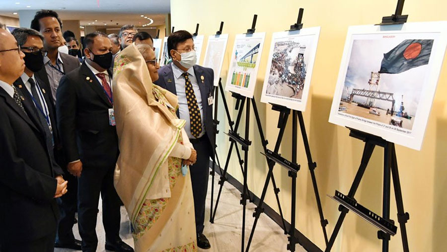 PM witnesses photo exhibition on Padma Bridge at UN