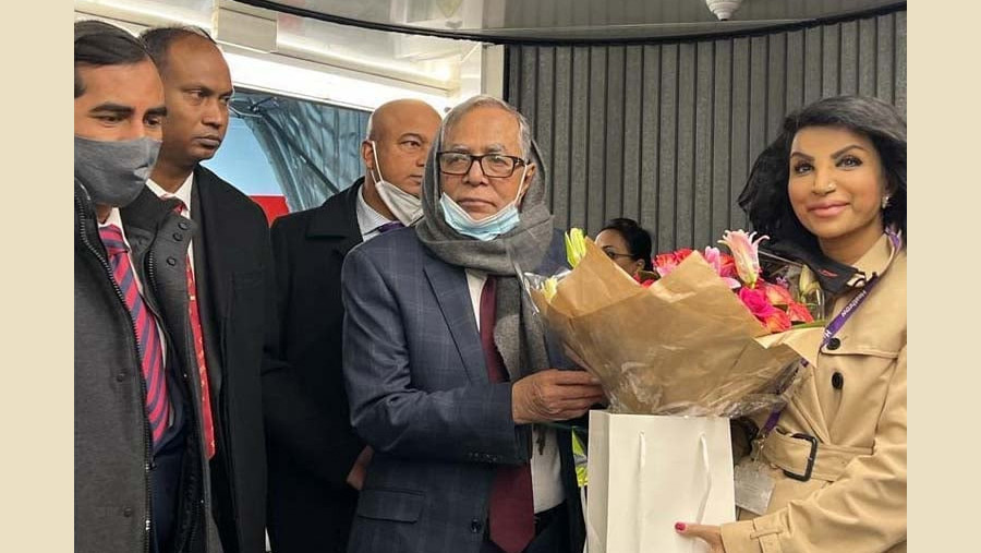 President Hamid reaches London from Berlin