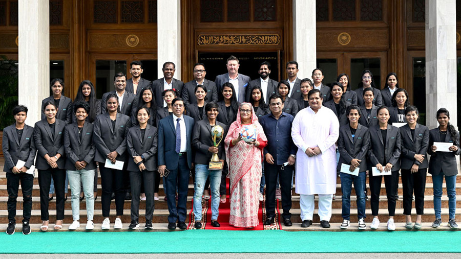 PM hands over cheques to Bangladesh women’s football team