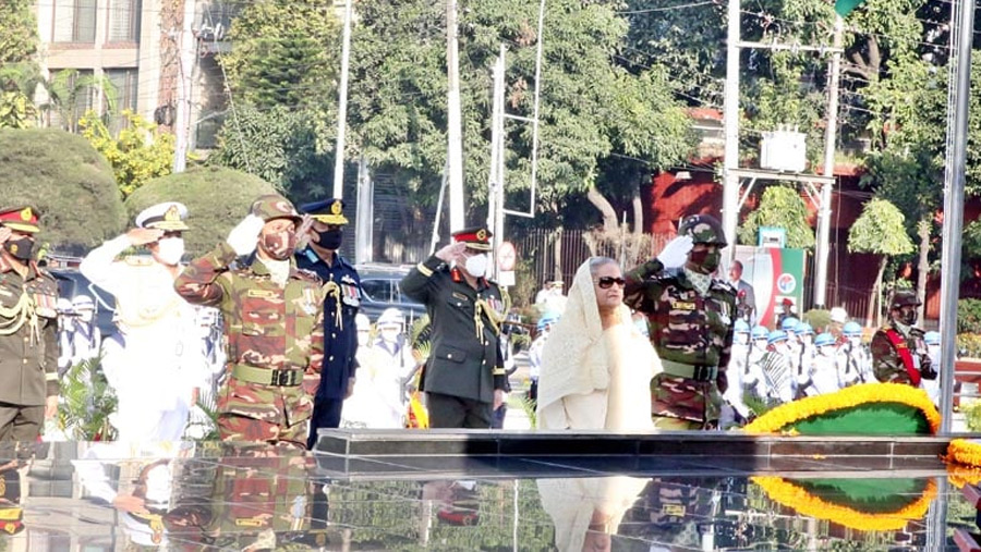 PM pays rich tribute to armed forces martyrs