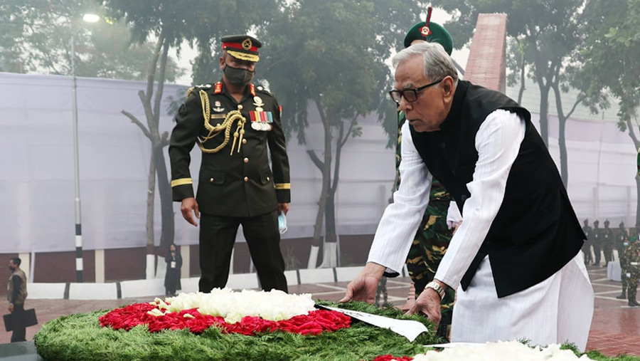 President pays homage to martyred intellectuals