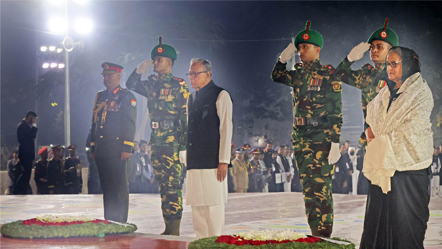 President, PM pay homage to Language Heroes