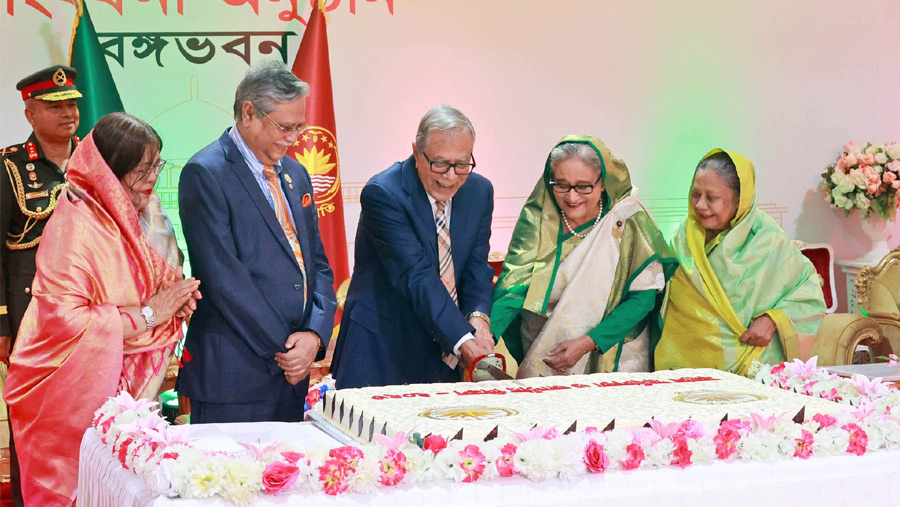 President hosts Independence Day reception