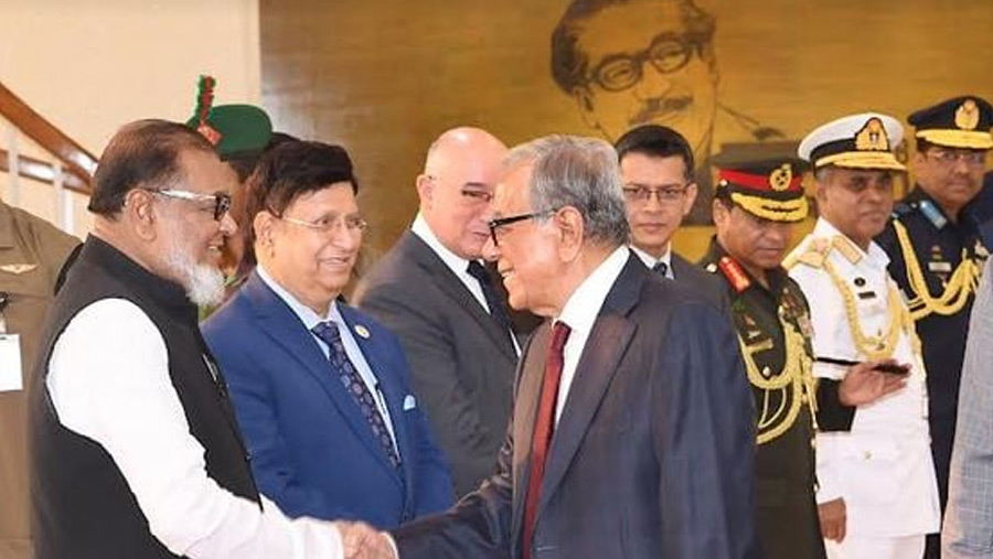 President Hamid off to Singapore for checkup