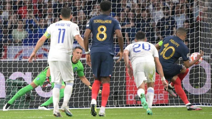 Mbappe scores as France maintain perfect record