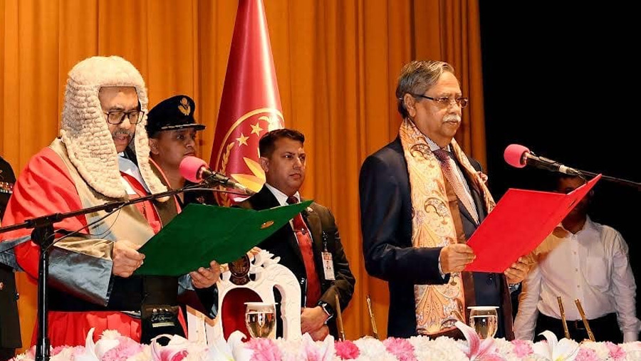 President administers oath to Chief Justice Obaidul Hassan