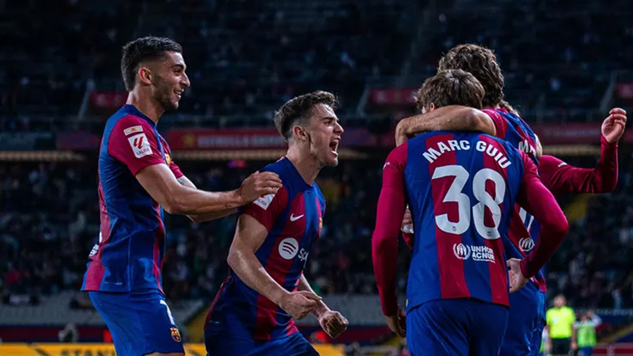 17-Year-Old Guiu Scores Seconds into Debut to Give Barcelona Spanish League  Victory