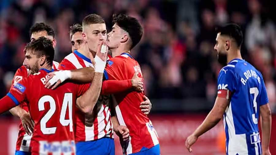 Girona beat Alaves to reclaim LaLiga top spot