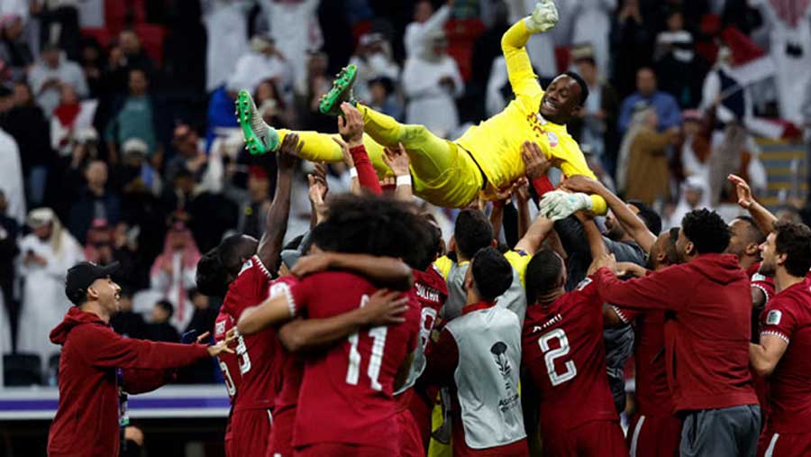 Qatar reach Asian Cup semis