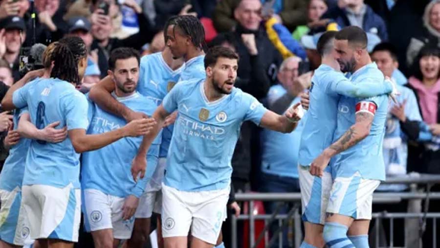 Silva goal sends City into FA Cup final