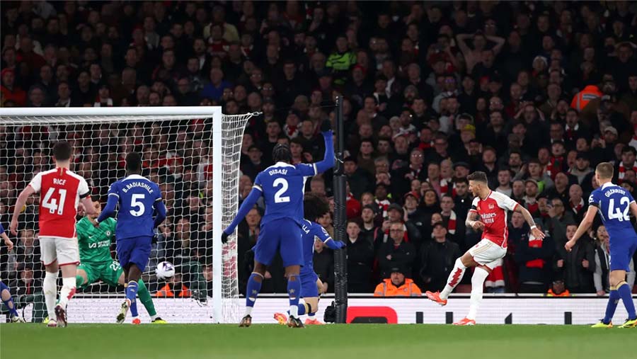 Arsenal thrash Chelsea to open up EPL lead