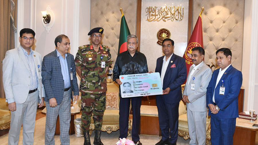 President gets new NID card inscribed with "valiant freedom fighter"