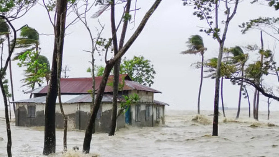 Cyclone Remal hits Bangladesh coast