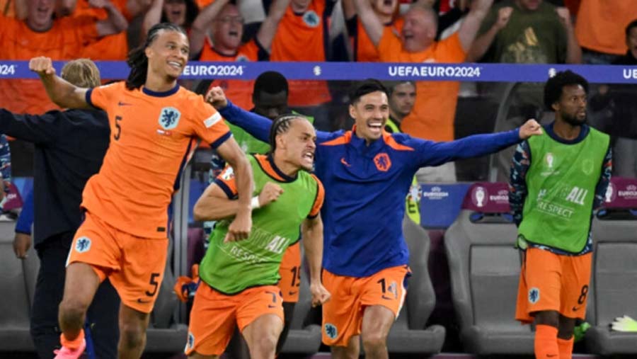Netherlands set up semi-final against England