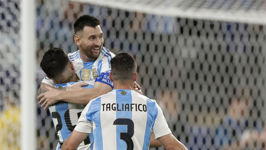 Argentina see off Canada to reach final
