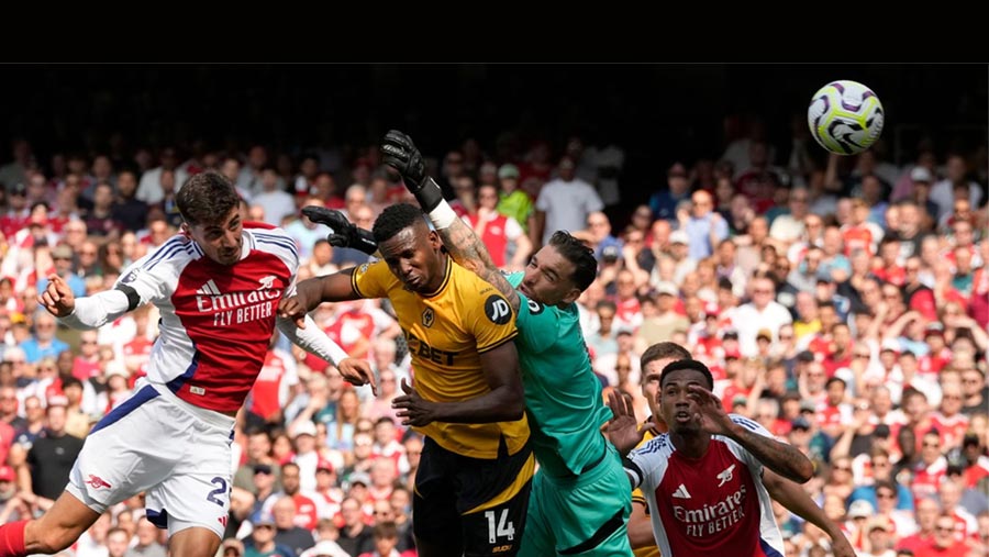 Arsenal begin with comfortable win over Wolves