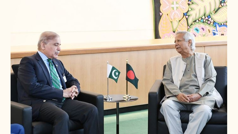 Yunus seeks Pakistan’s support to revive SARRC