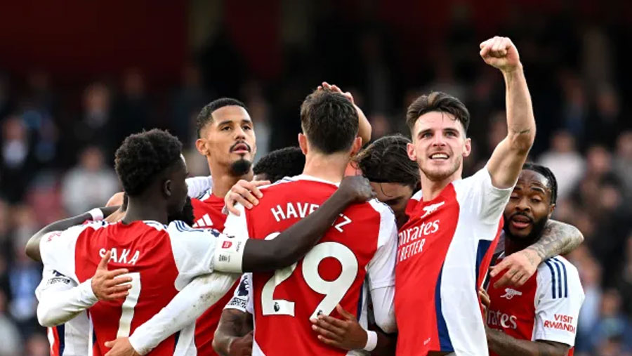 Arsenal score 2 late goals to beat Leicester