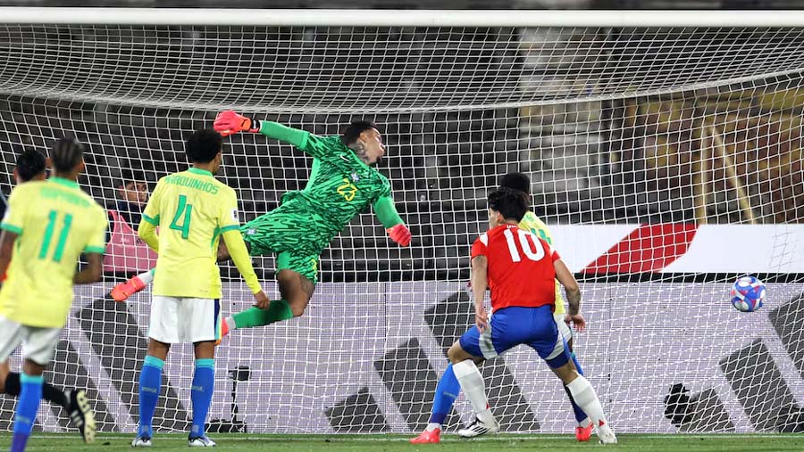 Luiz Henrique effort gives Brazil 2-1 win at Chile