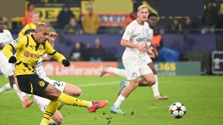 Malen hits Dortmund winner against Sturm Graz